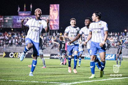 Gabriel Cortez y Jefferson Montero en pleno festejo.