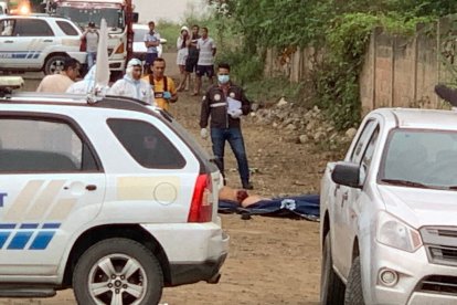 Los cuerpos de las víctimas fueron hallados en fundas negras, en un sector de la vía La Pimavera, en Machala.