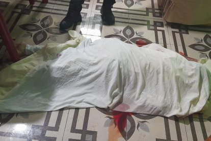 En la sala de una casa quedó el cuerpo de Yahaira, quien bailó... al más allá.