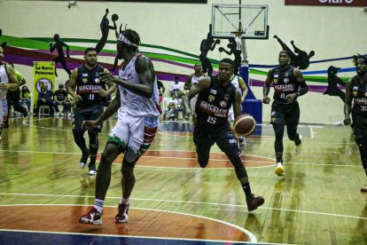 Barcelona demostró su superioridad ante Portoviejo y sumó el segundo triunfo en la Liga BásquetPro.