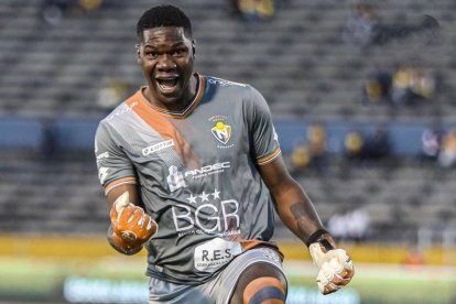 Leodán Chalá se ha convertido en la figura de El Nacional en la Copa Ecuador y lo ratificó en la definición por penales ante Bonita Banana.