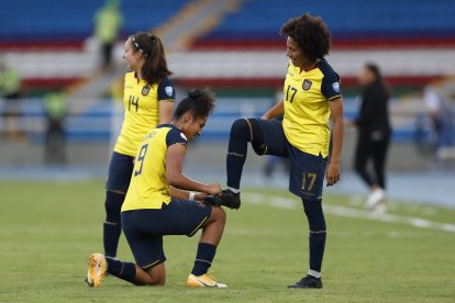 Las jugadoras de la Tricolor femenina y el especial festejo con Joselyn Espinales tras marcar un golazo en la victoria ante Bolivia.