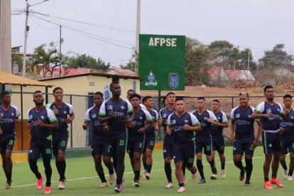 El elenco de Unión Manabita se alista para recibir a Emelec, en la Copa Ecuador.