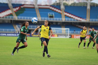 Ámbar Torres es una de las generadoras de juego de la Tri. Sus remates de larga distancia son otra arma ofensiva de la Avalancha amarilla.