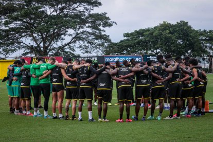 Barcelona y una oración antes del entrenamiento.