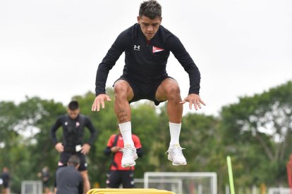 El volante uruguayo Diego García es el nuevo jugador de Emelec.