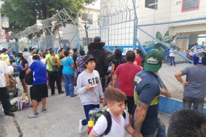En el colegio República de Francia dejaronsalir a los ‘pelados’ antes de tiempo.