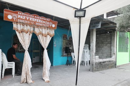 El cadáver de Karina Bravo fue velado ayer. Está previsto que hoy la sepulten.