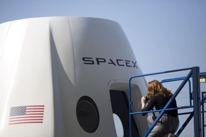 La cápsula Dragon de SpaceX llega a la EEI con cargamento científico