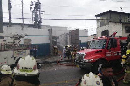 Incendio en el sur de Guayaquil dejó sin luz a ciudadelas cercanas