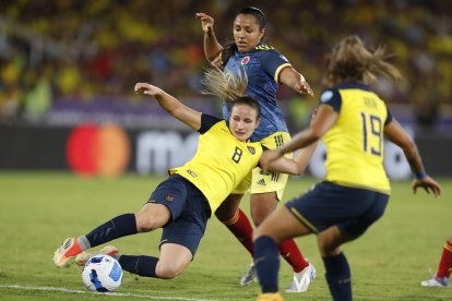 Colombia vence a Ecuador 2-1 y queda a un punto de las semifinales