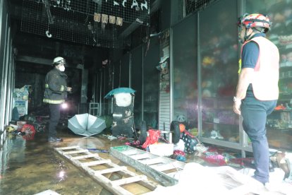 En el último sitio donde se produjo un incendio en la zona se hallaron artículos de bazar y otros productos en exhibición.