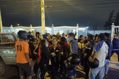 Según testigos, los asesinos se movilizaban en un auto y una camioneta.