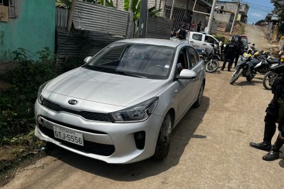 El vehículo y su propietario fueron rescatados por agentes policiales, en el norte de Guayaquil.
