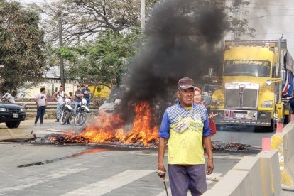 Este viernes 22 de julio de 2022 prendieron llantas y troncos en la carretera donde ocurrió el siniestro