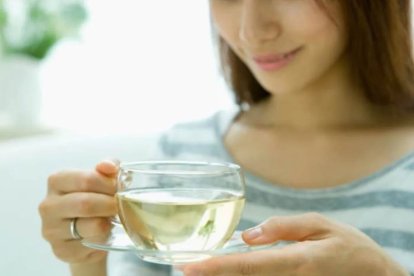 El agua de boldo ayuda a la digestión y depura el organismo.