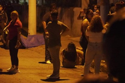 En el otro suceso, una pareja que estaba en una moto fue el objetivo.