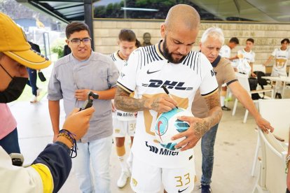 Dani Alves ha causado revuelo en México, tras firmar con Pumas.