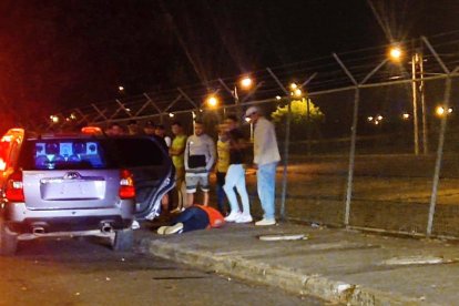 Mike fue trasladado por sus familiares al Hospital del IESS. En dicha casa de salud corroboraron su muerte.