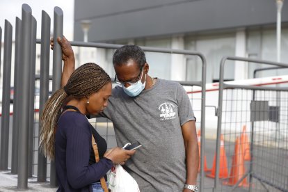 El padre y una hermana de Yuri Quinteros llegaron a la morgue para retirar su cadáver.