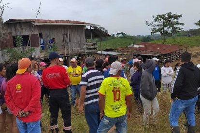 La comunidad se ha unido a las tareas para localizar a la infante.