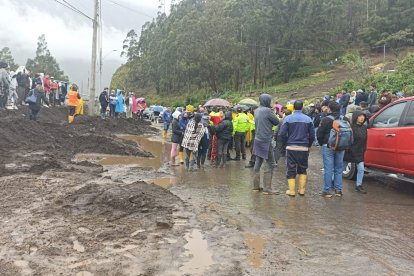 En la mañana de este martes 26 de junio de 2022, moradores se unieron en protesta.