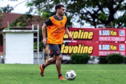 El mediocampista del Barcelona aseguró que desconoce del interés de equipos del exterior por sus servicios y está enfocado en el Ídolo.