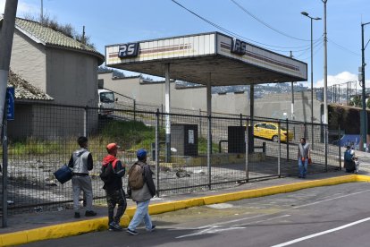 Este predio se convirtió en guarida de  delincuentes. Antes funcionaba una gasolinera.