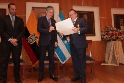 El director de EXPRESO es condecorado con la Orden Nacional al Mérito con grado de Caballero