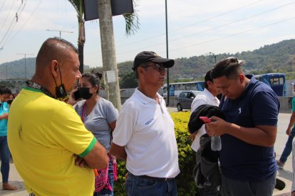 Familiares de Wellington Zambrano llegaron a la morgue para identificar su cadáver.