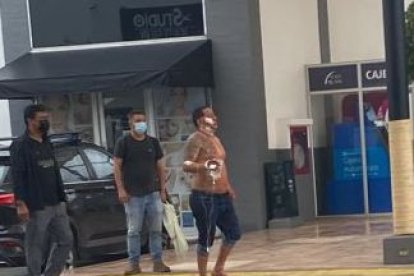 José Arturo Rivas Lozano fue atacado a tiros cuando junto a  su conviviente y sus dos hijos se movilizaban en un vehículo Ford Explorer negro