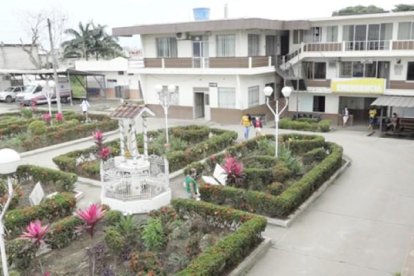 Mujer fallece en casa de salud mientras esperaba que alguien la atienda