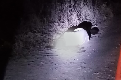 El hombre fue abandonado con 4 tiros en la cabeza.