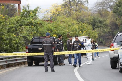 Agentes de la Policía Nacional realizaron el levantamiento del cadáver.