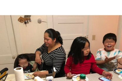 Sonia Loja y sus pequeños hijos, en una familia donde aparentemente todo era felicidad.