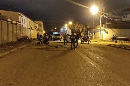 La mujer aún sigue con signos vitales.