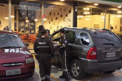 El atentado ocurrió la tarde del viernes. Tras el tiroteo, los sospechosos huyeron en una moto.