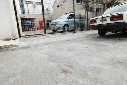 En el estacionamiento de esta casa de salud fue atacada la doctora, de 60 años.