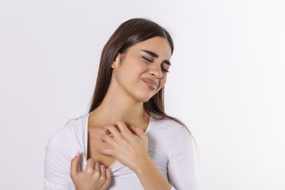 Una piel saludable requiere de una buena hidratación.