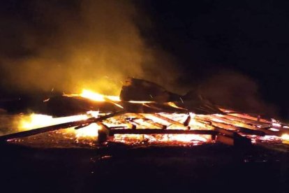 La casa se quemó en una comunidad llamada Tunantsa, en la vía a Taisha, provincia Morona Santiago. Dos menores no se salvaron.