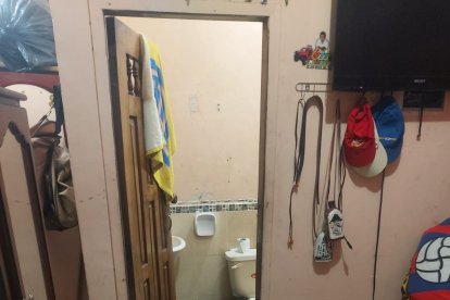 El cuerpo fue hallado dentro del baño de la casa.