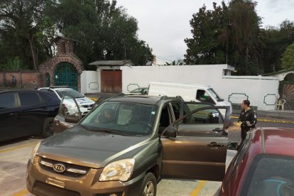 La víctima se movía en un vehículo gris con sus dos hijos cuando lo balearon. Dos días después del ataque falleció.