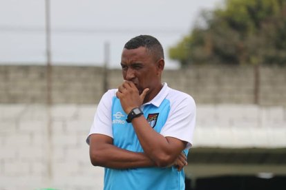 El estratega Juan Carlos León fue separado del club 9 de Octubre.