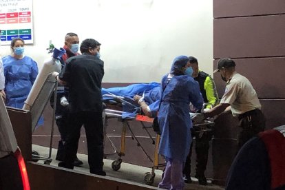 El sargento segundo José Enríquez Elizalde fue trasladado con pronóstico reservado hasta Guayaquil.