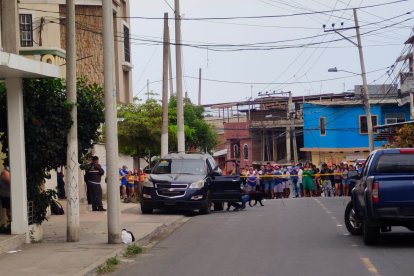 Un menor de edad, hijo dela mujer, resultó herido tras recibir un disparo en su pierna derecha, informó la Policía Nacional.
