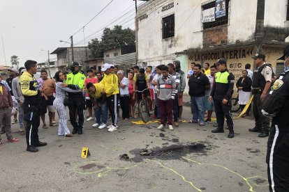 Allegados llegaron hasta el sitio del siniestro de tránsito en el que murió Jonathan.