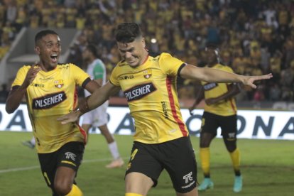 Los goles de Fidel Martínez ponen la felicidad a la Goleo 4-1 a Mushcu Runa, Fidel Martínez puso dos goles.