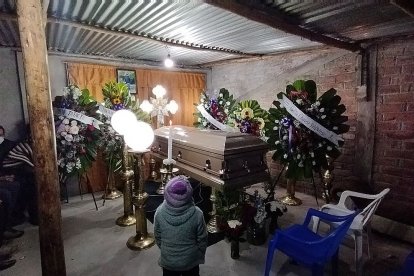 Familiares y amigos fueron a darle el último adiós a Jorge, a quien describen como alguien bien ‘camellador’ y buena persona.