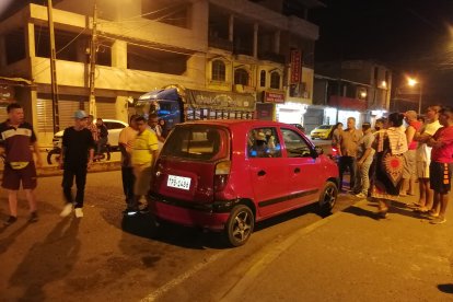 Este carro fue baleado en una cancha de voleibol, en la cual un día antes mataron a otra persona.