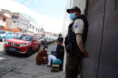 A la mañana siguiente el centro carcelario estaba custodiado por uniformados.